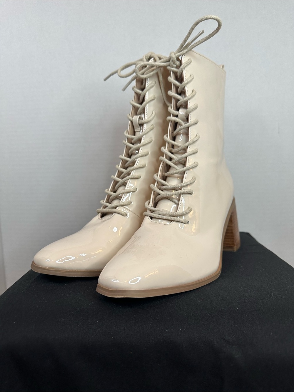 crown & ivy Patent Lace-Up Ankle Boots in Cream, size 8.5